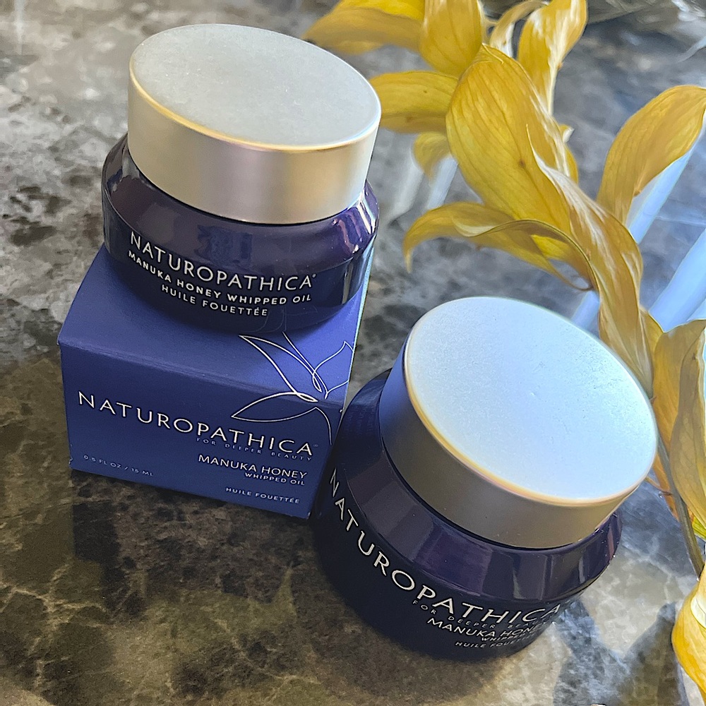 Brand New: Manuka Honey, richly hydrates skin. Supports a healthy looking glow.
